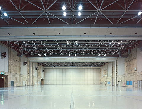 写真：多目的集会展示場